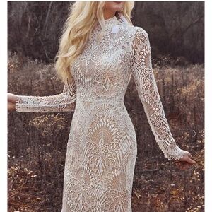 Elegant Long-Sleeve Lace Maxi Dress in Ivory